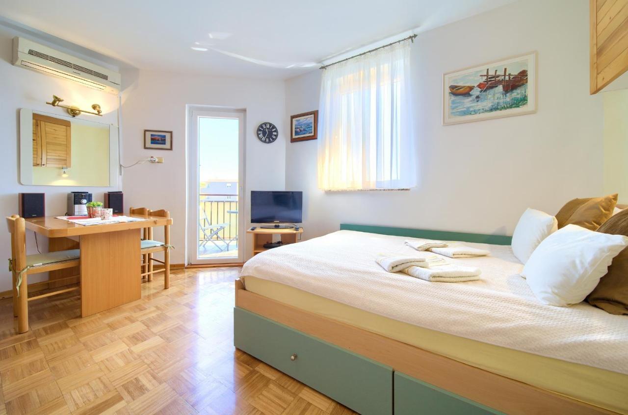 Studio Apartment Vesna Krk Town Zewnętrze zdjęcie