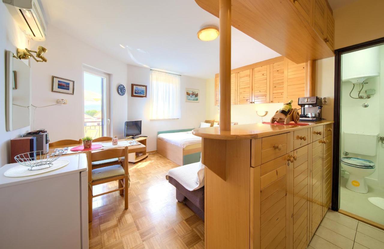Studio Apartment Vesna Krk Town Zewnętrze zdjęcie