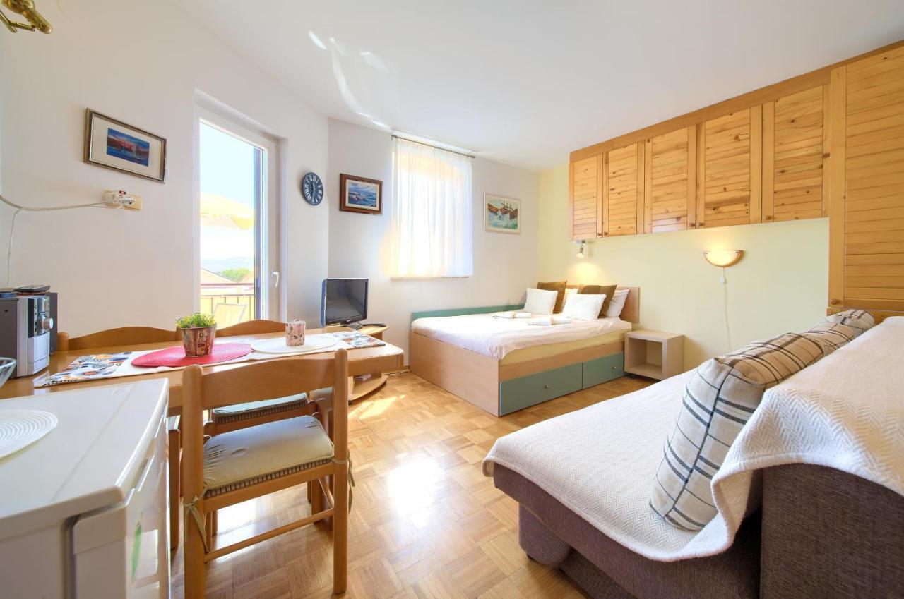 Studio Apartment Vesna Krk Town Zewnętrze zdjęcie